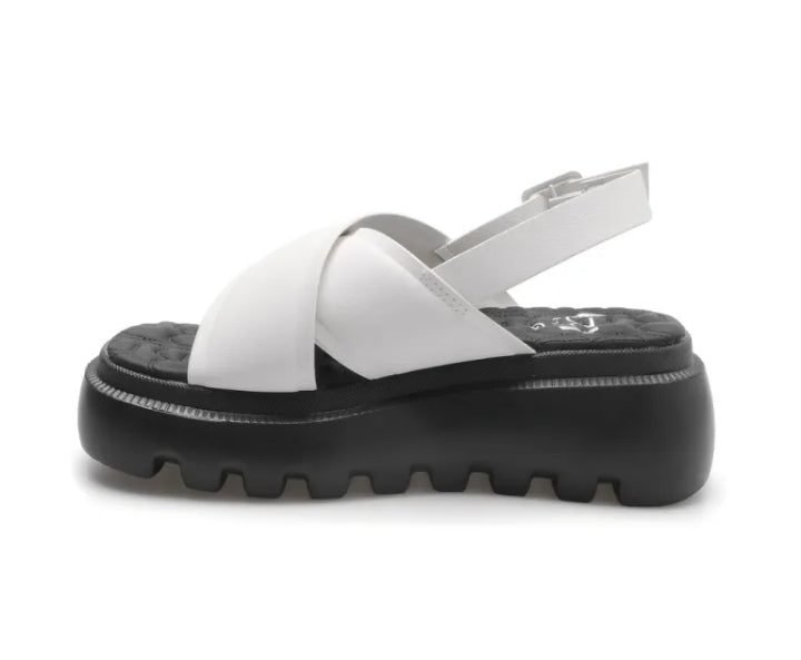 Sandalo Donna Byblos Bianco/Nero Platform – Casual Chic con Suola Carrarmato Byblos colore Bianco - SculcoScarpe