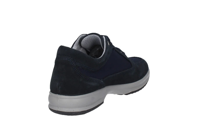sneakers Imac in pelle scamosciata blu navy e tessuto a rete, con suola grigia chiara.
